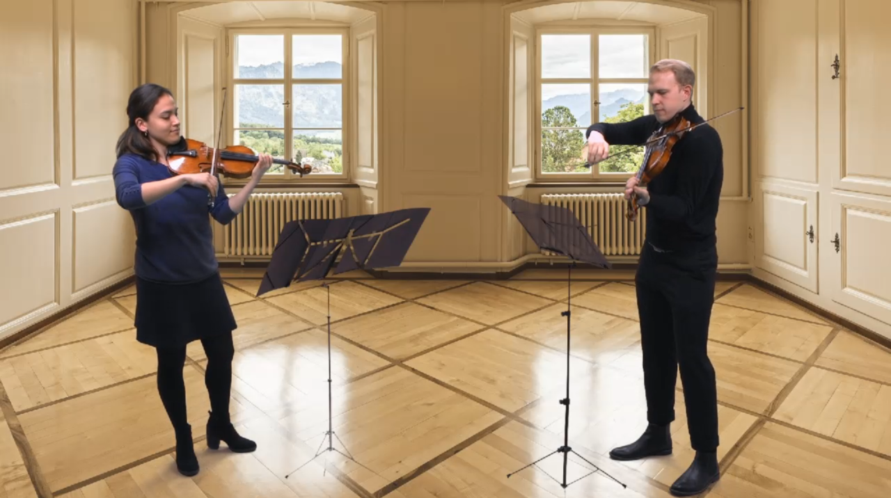 Clara-Saeko Burkhardt und Maximilian Haberer vom Uniorchester 