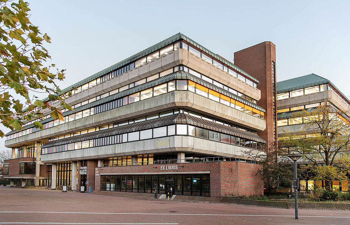 Blick auf das Gebäude der Universitäts- und Landesbibliothek ULB