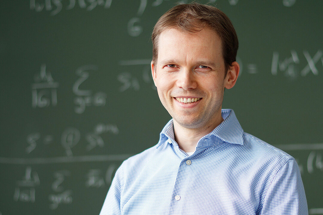 Der theoretische Physiker Jun.-Prof. Dr. Martin Kliesch im Mai 2021
