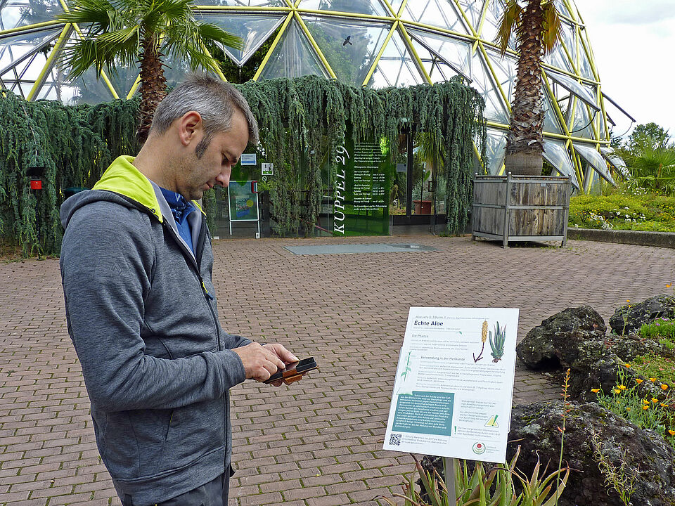 Seit Juli 2021 gibt es barrierefreie Audioführungen im Botanischen Garten der HHU.